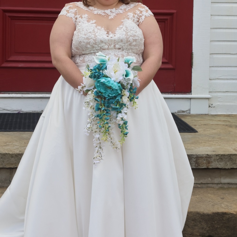 Elegant Lace Wedding Dress